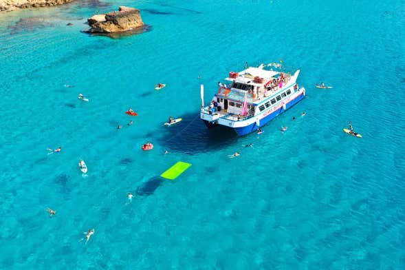 Balade en bateau à Cala Bassa et Cala Conta