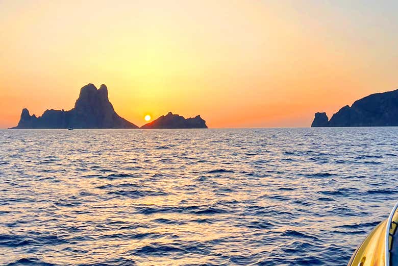 Balade en bateau au coucher de soleil